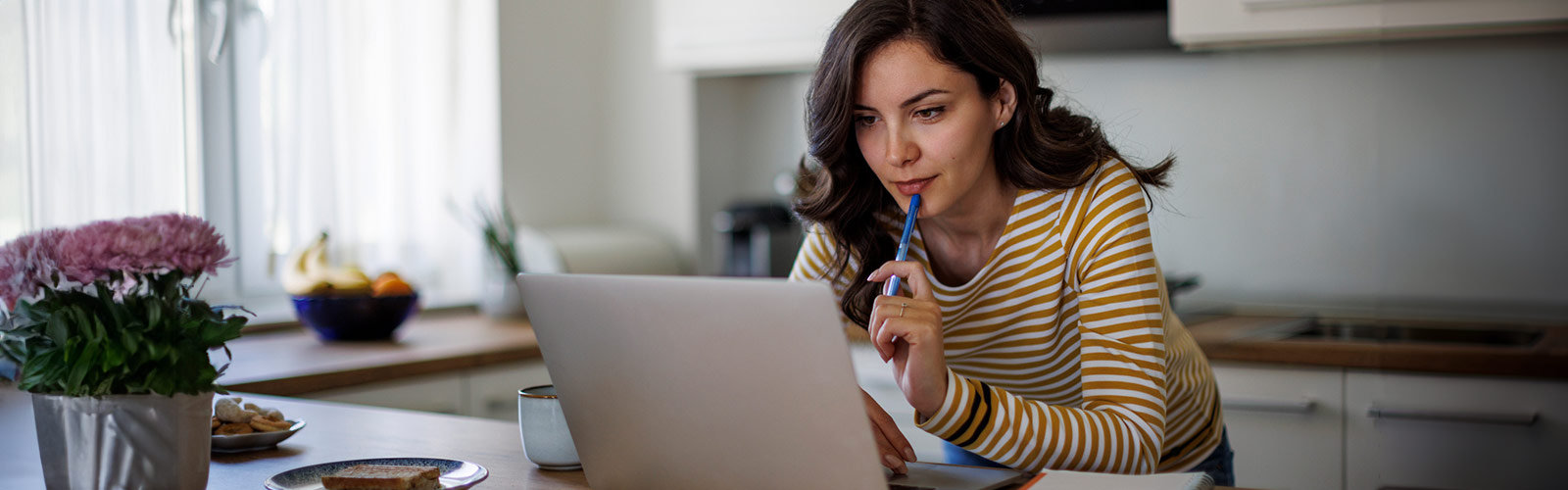 Person looking at their savings account online.